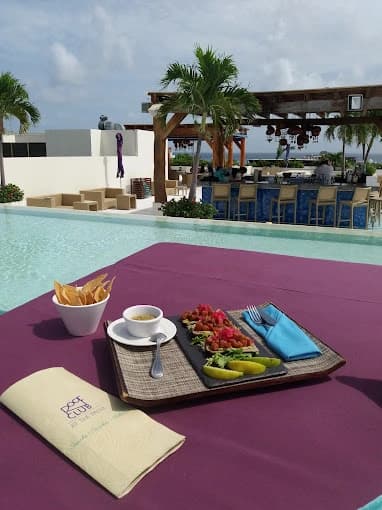 Breakfast included at the hotel