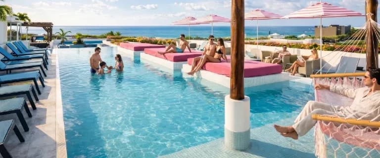 Special Sale: Kids Stay Free and Up to 50% Off panorámica